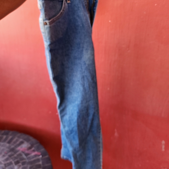 Levi's Blue Capris - Picture 6 of 6